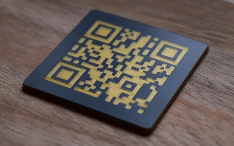 QR Code Schwarz Gold